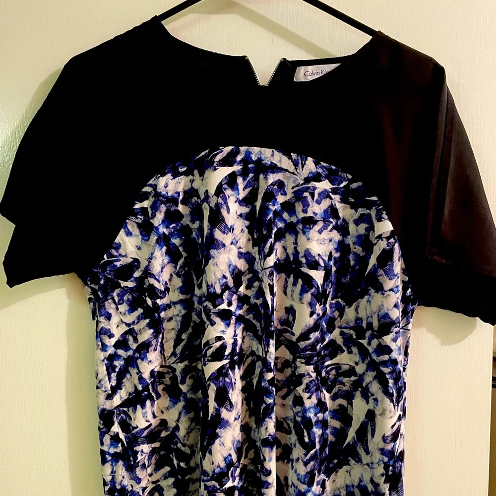 Size medium blouse. - Picture 1 of 3